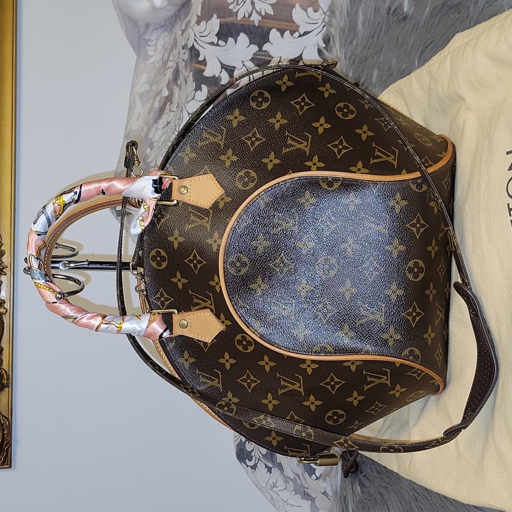 Louis Vuitton Ellipse mono bag with strap